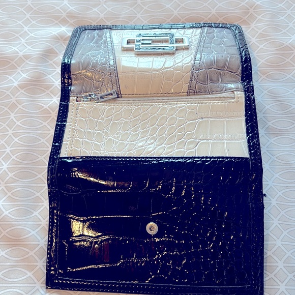Guess patent leather wallet in black/grey and bone with silver hardware. - Picture 4 of 4